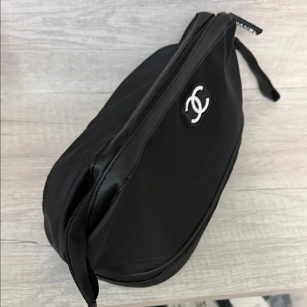 Stylish Black Nylon Pouch/ Travel Case; NWOT - Picture 3 of 6